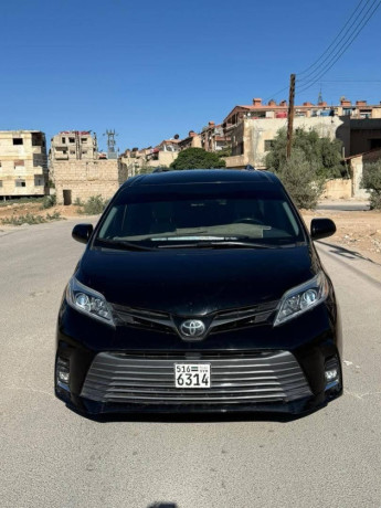 toyota-syna-2017-big-1