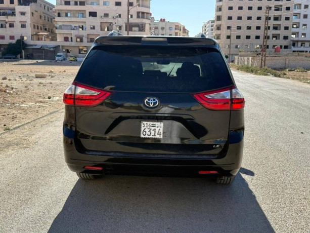 toyota-syna-2017-big-3