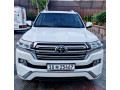 toyota-landkrozr-2016-small-0