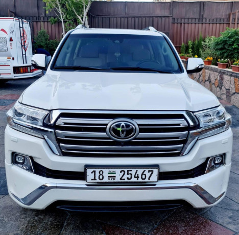 toyota-landkrozr-2016-big-0