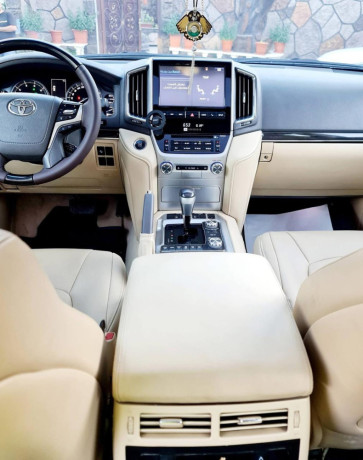toyota-landkrozr-2016-big-5