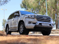 toyota-land-krozr-gxr-2016-small-1