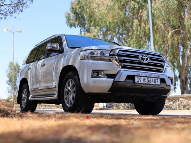 toyota-land-krozr-gxr-2016-big-1