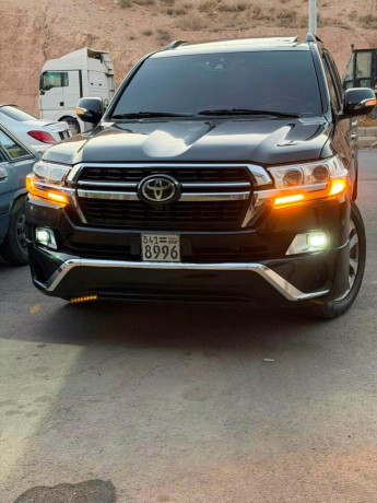 toyota-landkrozr-2016-big-0