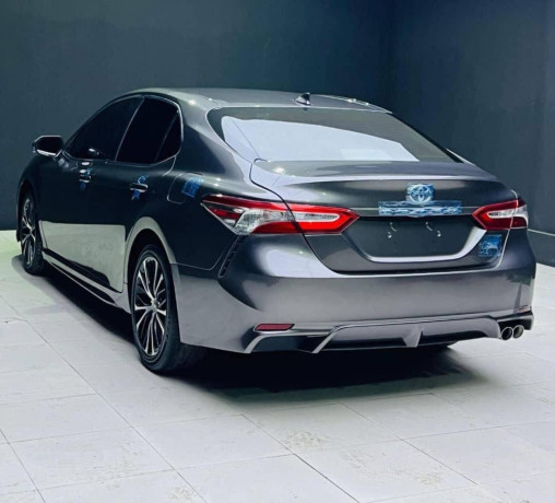 toyota-kamry-2019-big-1